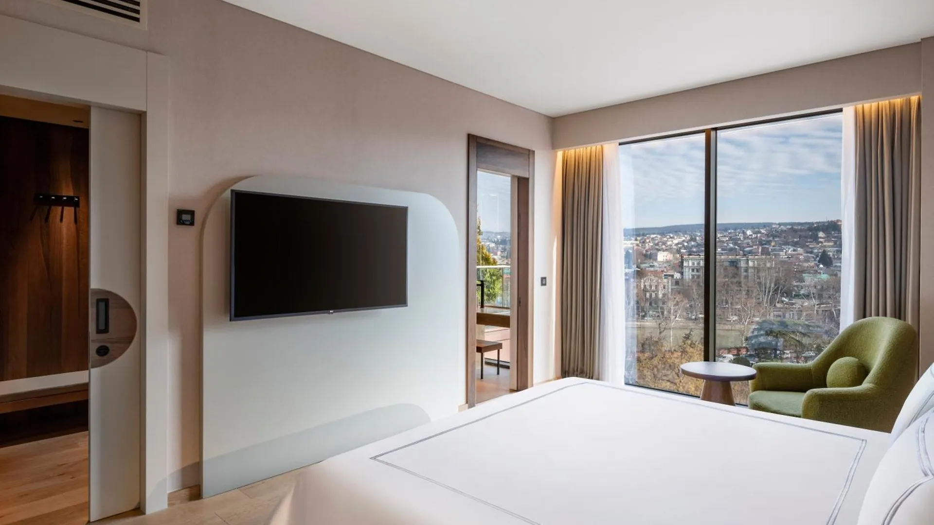 Swissotel Tiflis 5*,